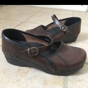 Sanitas shoes size 36